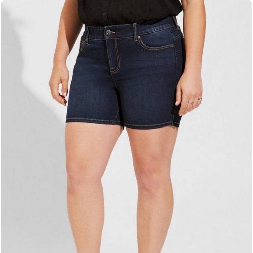 Torrid 5 Inch Bombshell Premium Stretch High-Rise Short 18